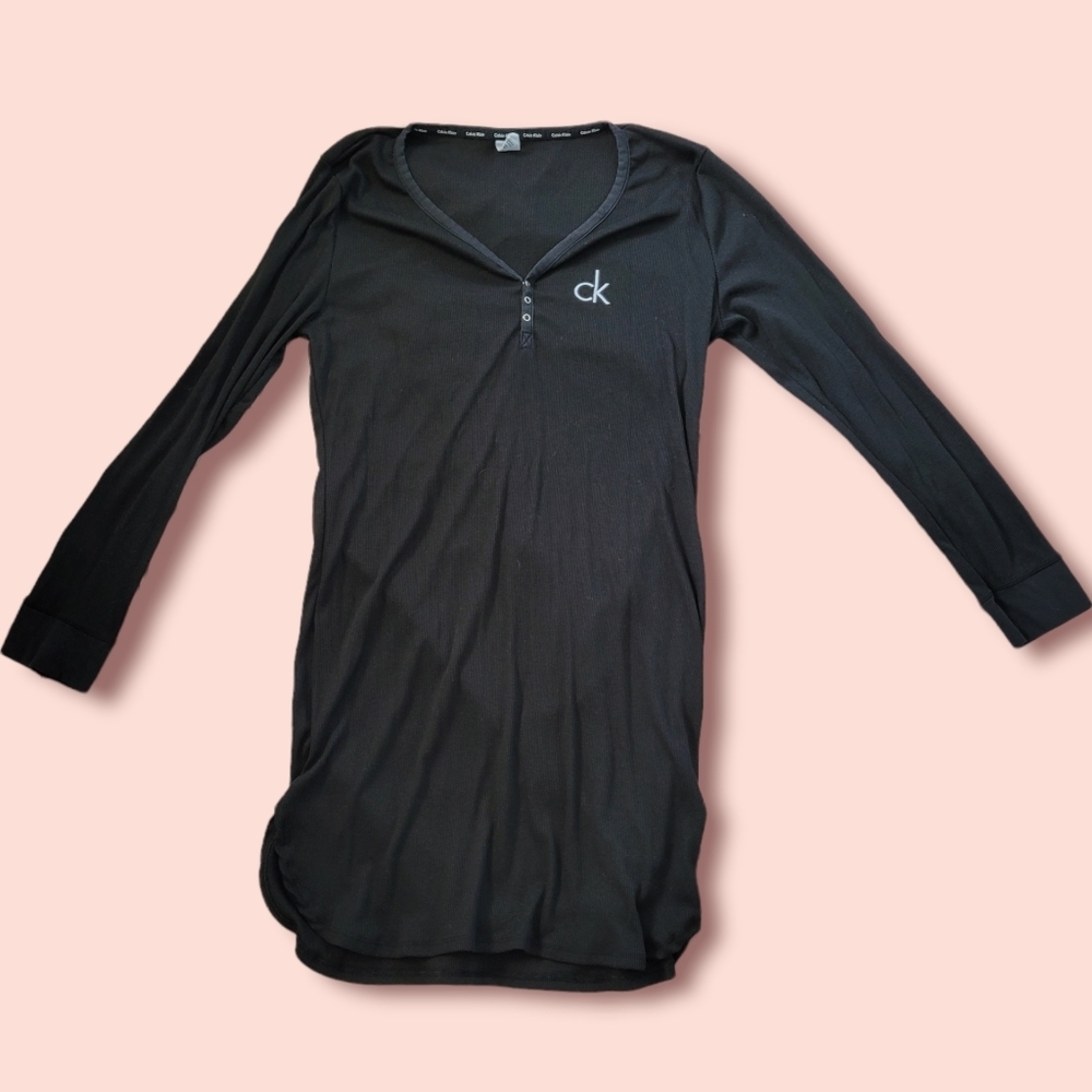 Large Calvin Klein black sleepshirt night gown